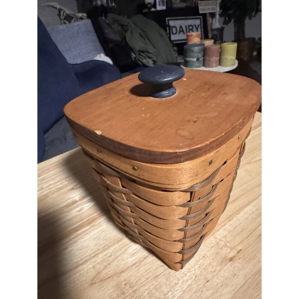 Vtg Longaberger Wood Handwoven 1999 Basket brown basket with lid Liner Marked